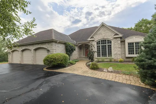 4945 S Calhoun ROAD, New Berlin, WI 53151