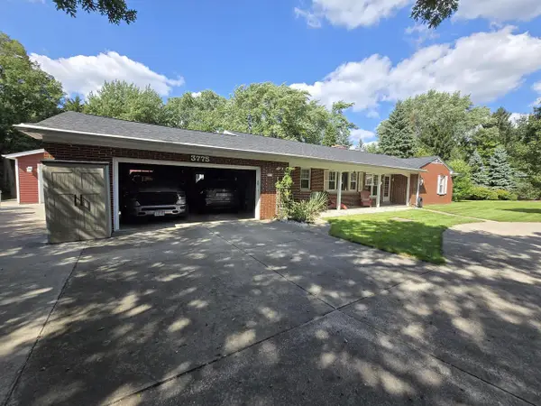 3775 S Sunny View DRIVE, New Berlin, WI 53151