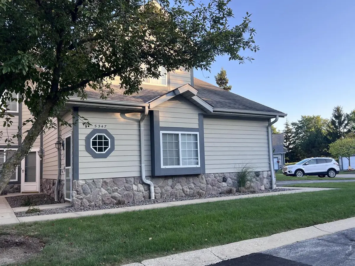 5347 S Hidden DRIVE, Greenfield, WI 53221 - #1
