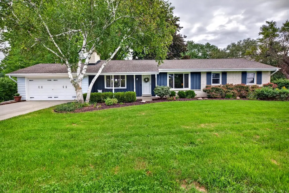 2550 N Springdale ROAD, Brookfield, WI 53045 - #1