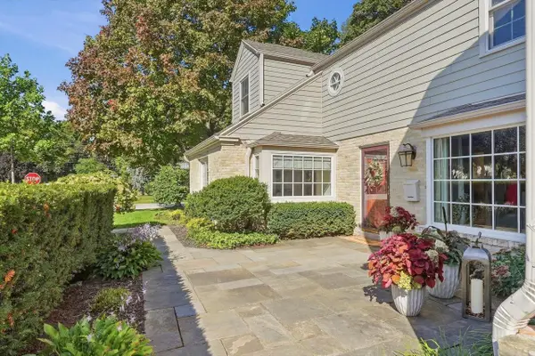 2604 N 89th STREET, Wauwatosa, WI 53226