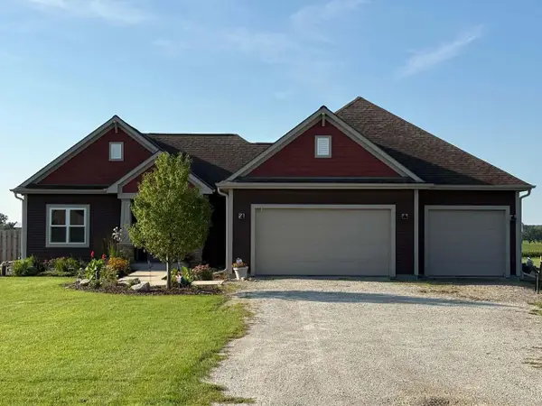 24621 Apple ROAD, Waterford, WI 53185