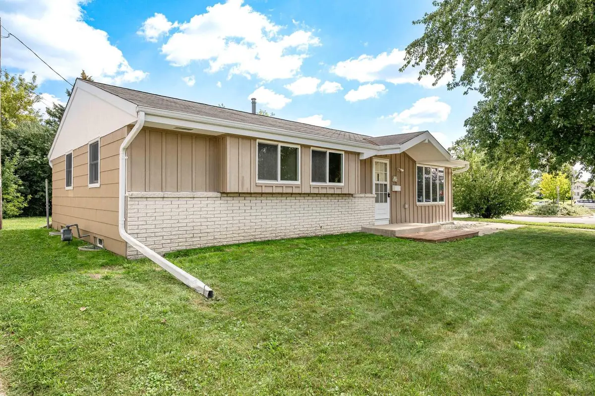 W148N8814 Jefferson AVENUE, Menomonee Falls, WI 53051 - #1