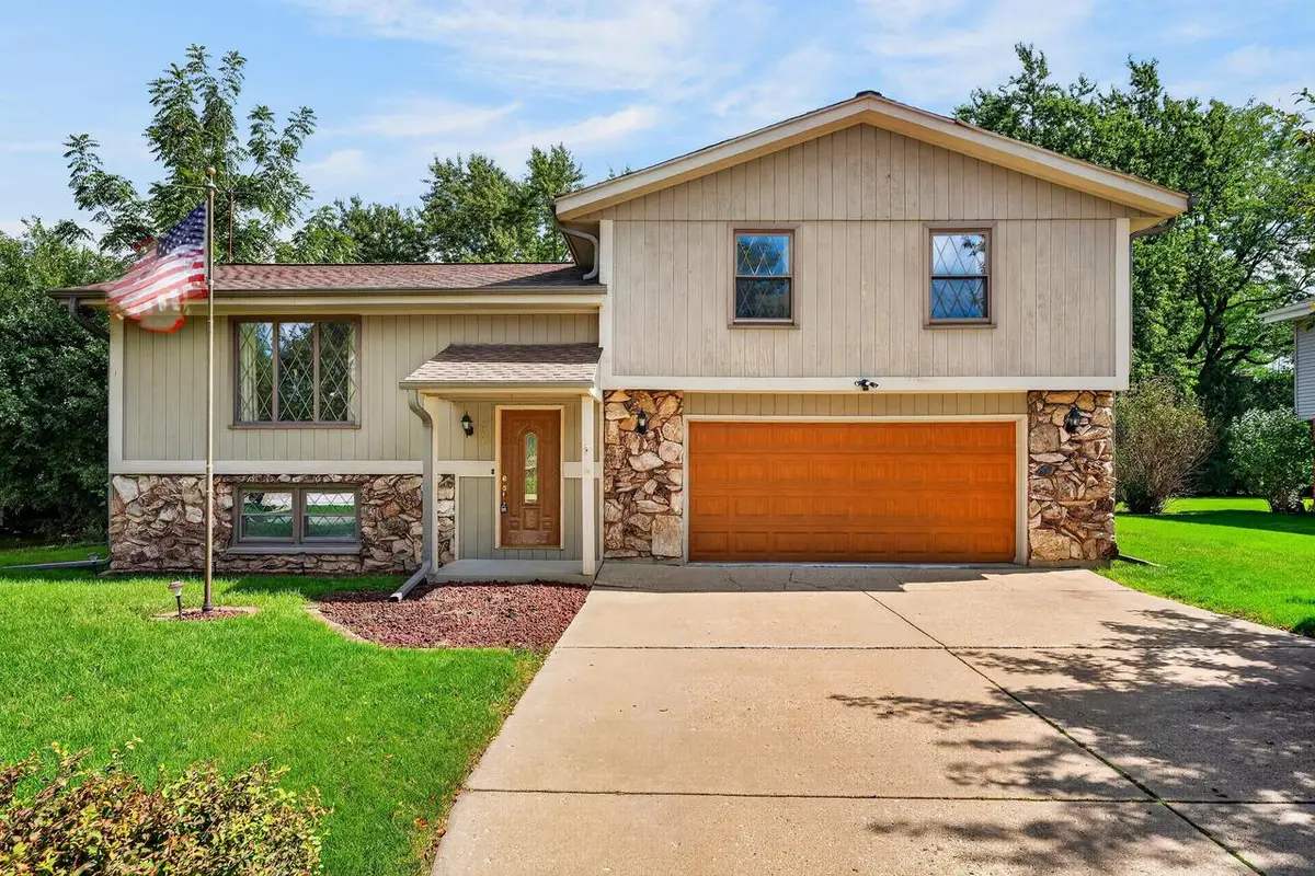 3560 S Oakdale DRIVE, New Berlin, WI 53151 - #1
