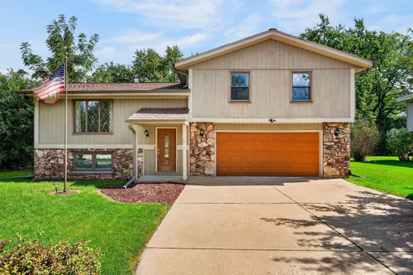 3560 S Oakdale DRIVE, New Berlin, WI 53151