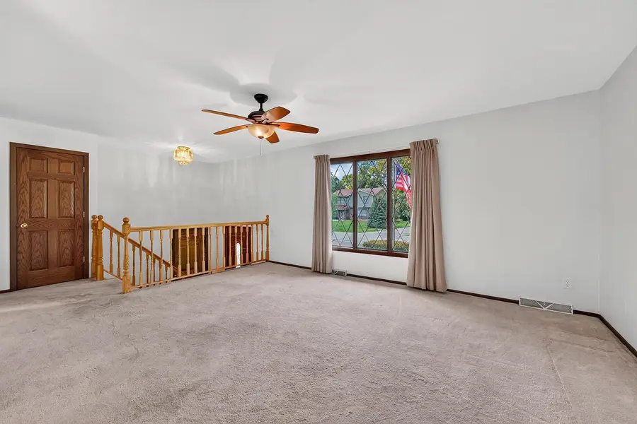 3560 S Oakdale DRIVE, New Berlin, WI 53151 - #3