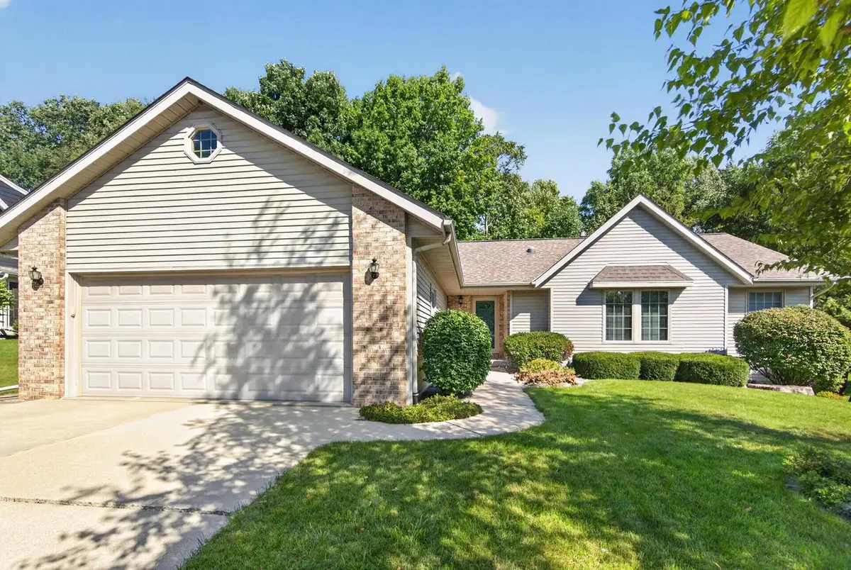 808 Schloemer DRIVE, West Bend, WI 53095 - #1