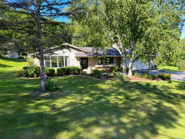 W240N4035 Swan ROAD, Pewaukee, WI 53072
