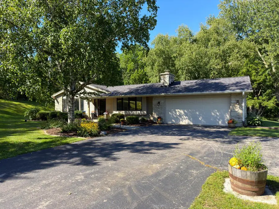 W240N4035 Swan ROAD, Pewaukee, WI 53072 - #2