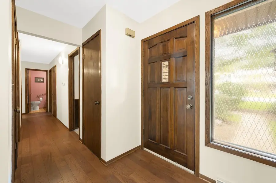 2515 W Wending DRIVE, Glendale, WI 53209 - #2