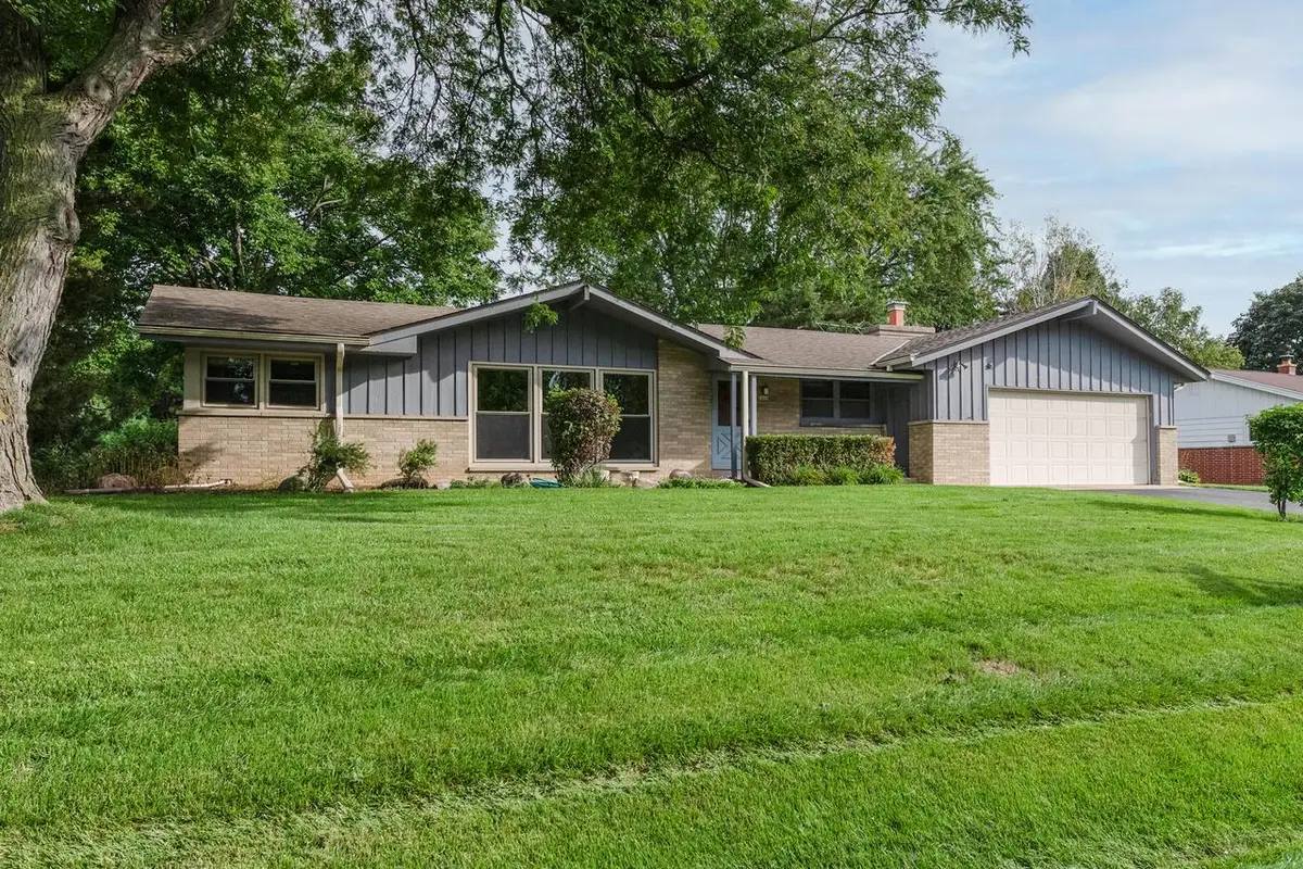 2400 W Rochelle AVENUE, Glendale, WI 53209 - #1