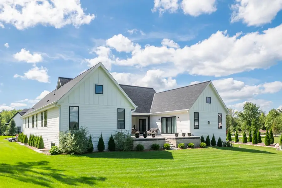 S3754W274 Legend Clubs COURT, Waukesha, WI 53189 - #3