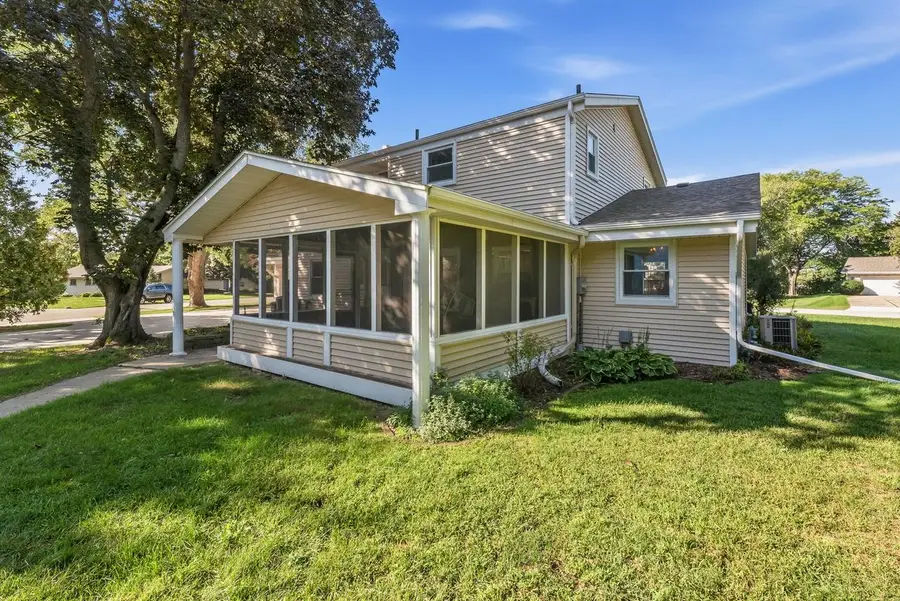983 Chesterton COURT, Oconomowoc, WI 53066 - #2