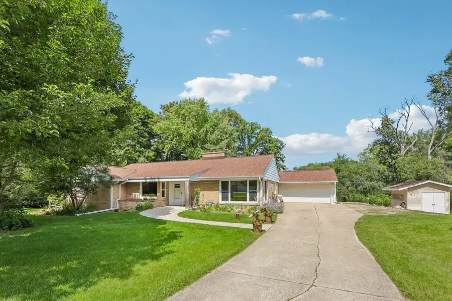 5004 W Hiawatha DRIVE, Mequon, WI 53092 - #2