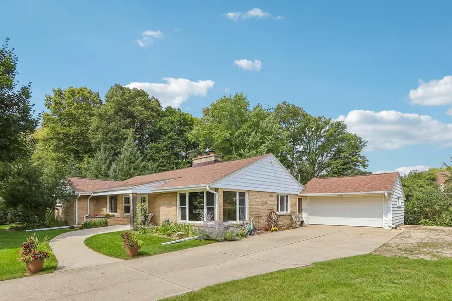 5004 W Hiawatha DRIVE, Mequon, WI 53092 - #3