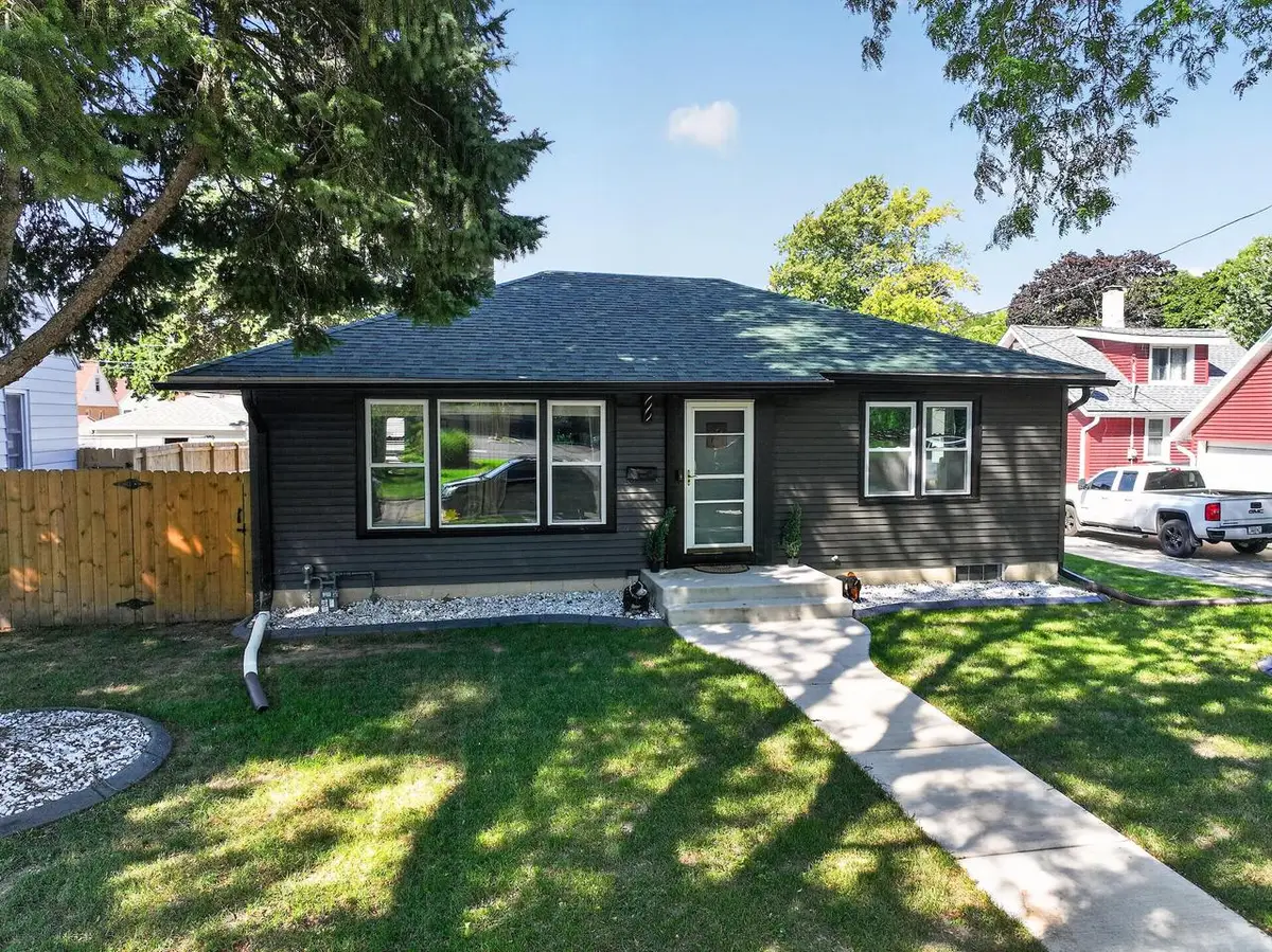 3049 S 31st STREET, Milwaukee, WI 53215 - #1