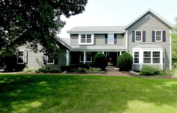 10205 N Kenilworth CIRCLE, Mequon, WI 53092