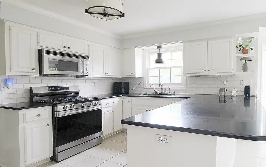 10205 N Kenilworth CIRCLE, Mequon, WI 53092 - #2