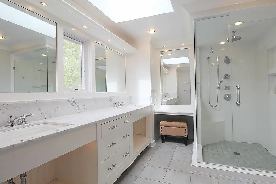 10205 N Kenilworth CIRCLE, Mequon, WI 53092 - #3