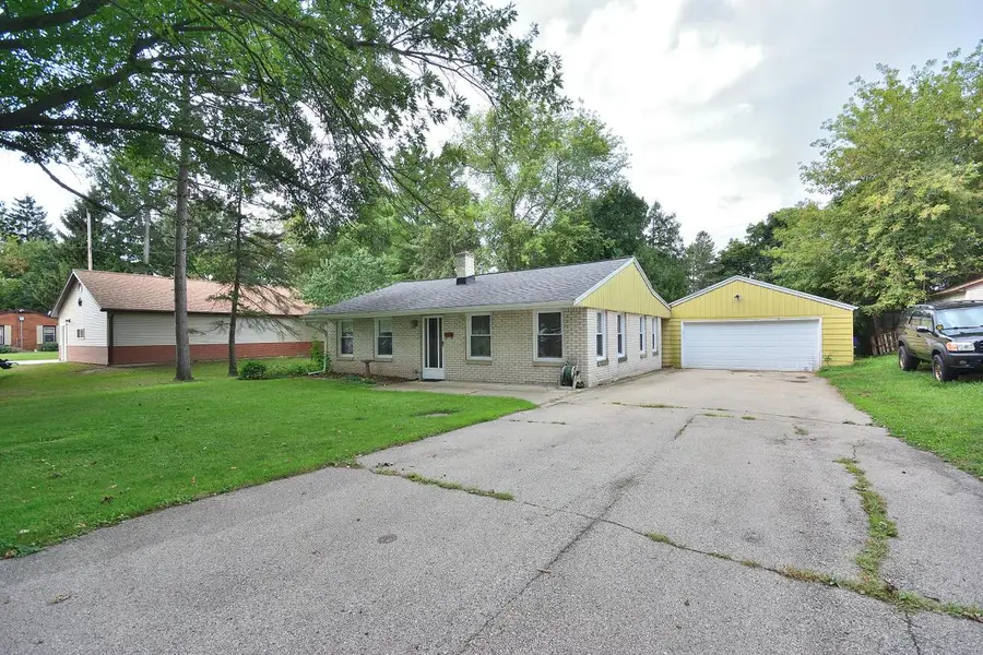 2415 N 3rd LANE, Summit, WI 53066 - #2