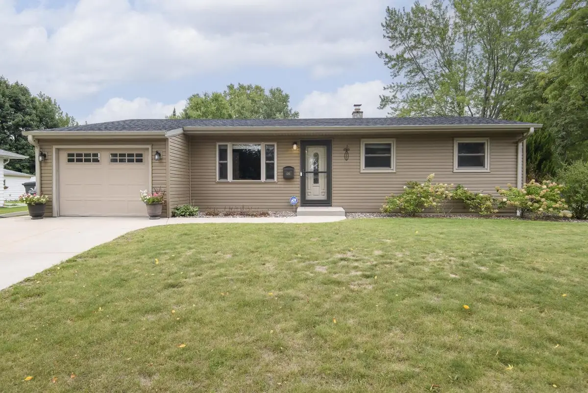 1261 Aldoro DRIVE, Waukesha, WI 53188 - #1