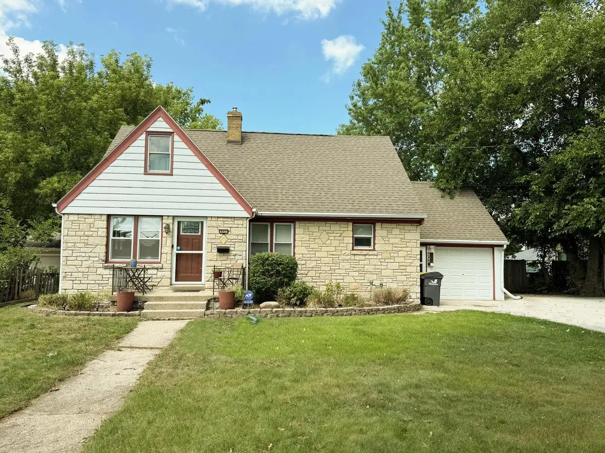 602 E College AVENUE, Waukesha, WI 53186 - #1