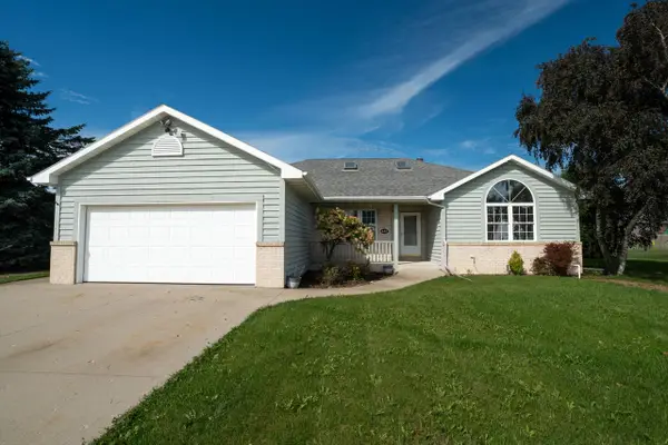 432 Hickory STREET, Belgium, WI 53004