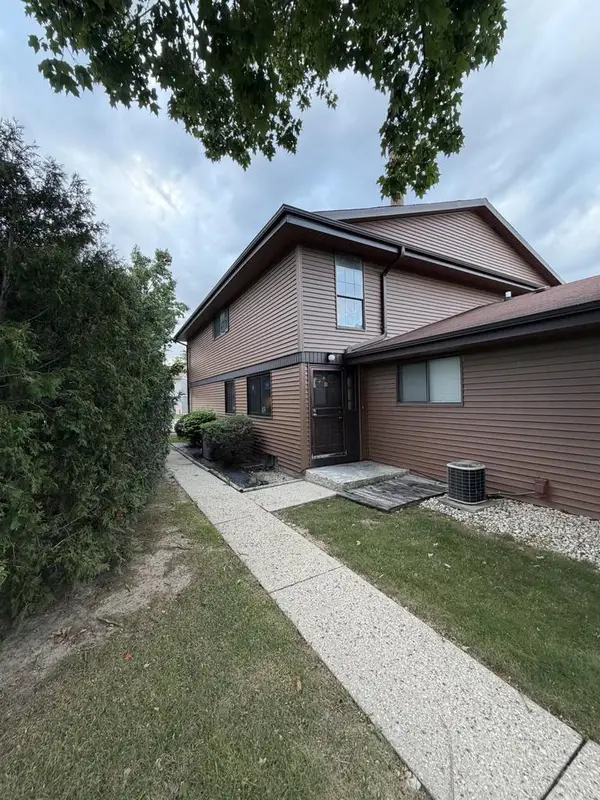 6972 N Raintree COURT #B, Milwaukee, WI 53223