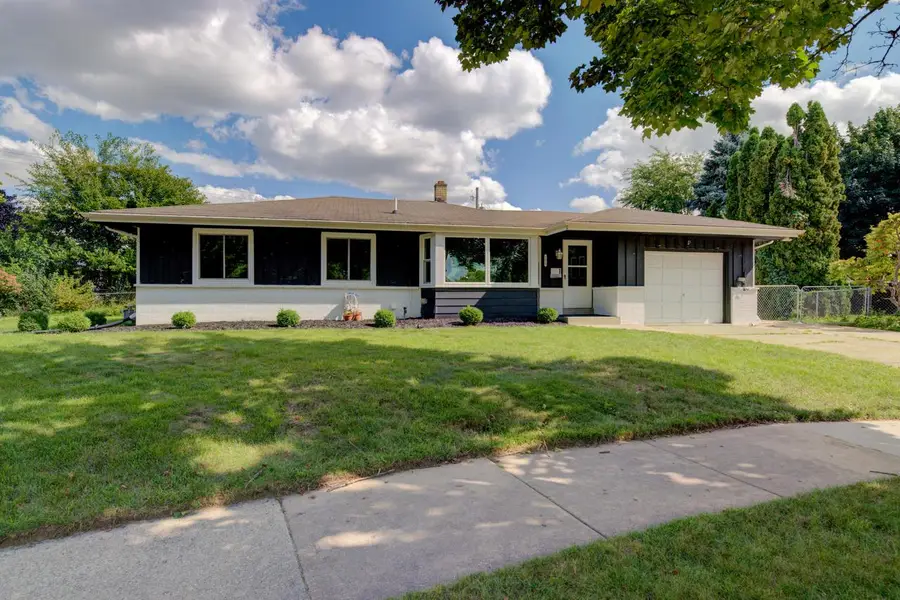 1429 Empire COURT, Waukesha, WI 53186 - #2