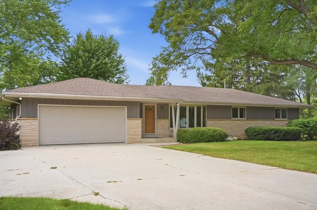 181 Highview DRIVE, Cedarburg, WI 53012 - #1