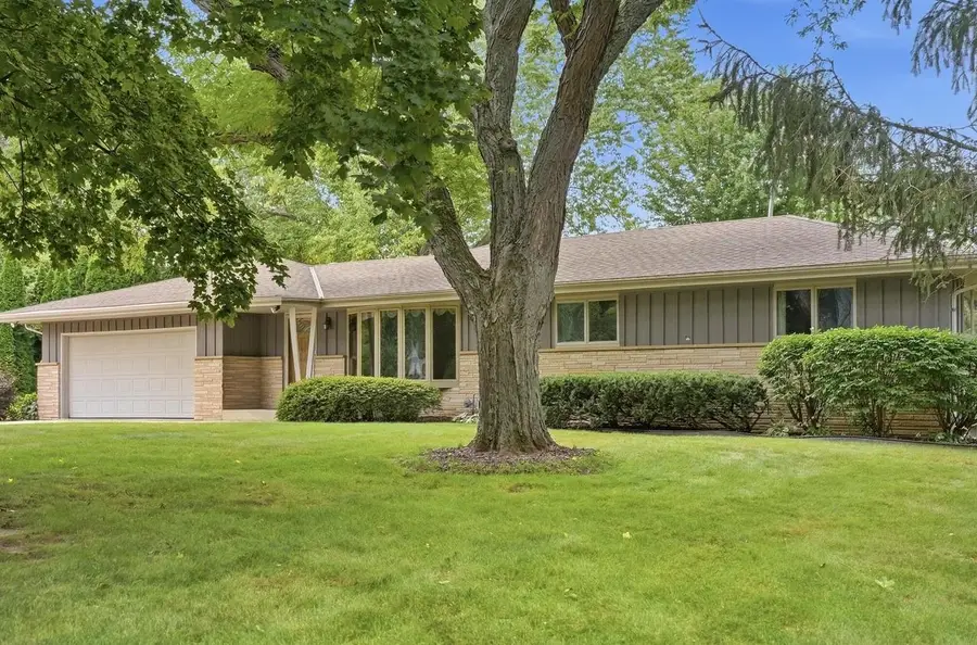 181 Highview DRIVE, Cedarburg, WI 53012 - #2