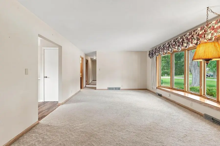 181 Highview DRIVE, Cedarburg, WI 53012 - #3