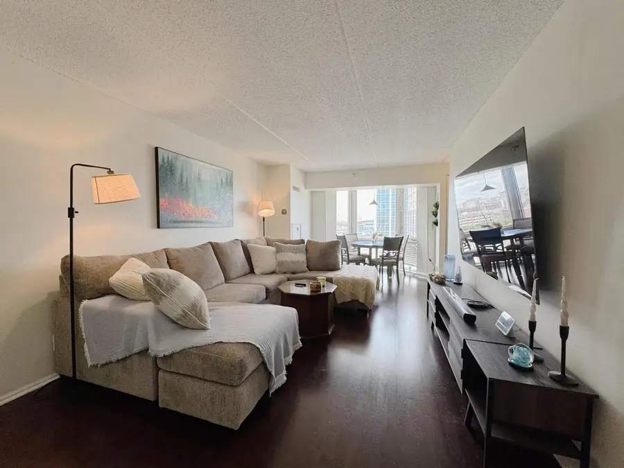 270 E Highland AVENUE #1042, Milwaukee, WI 53202 - #2