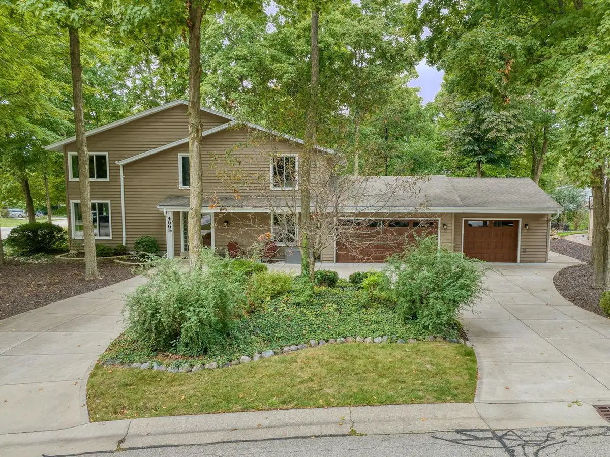 4665 S Delphine DRIVE, New Berlin, WI 53151 - #1