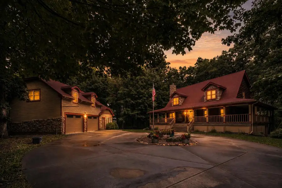 1541 N English Settlement AVENUE, Burlington, WI 53105 - #2