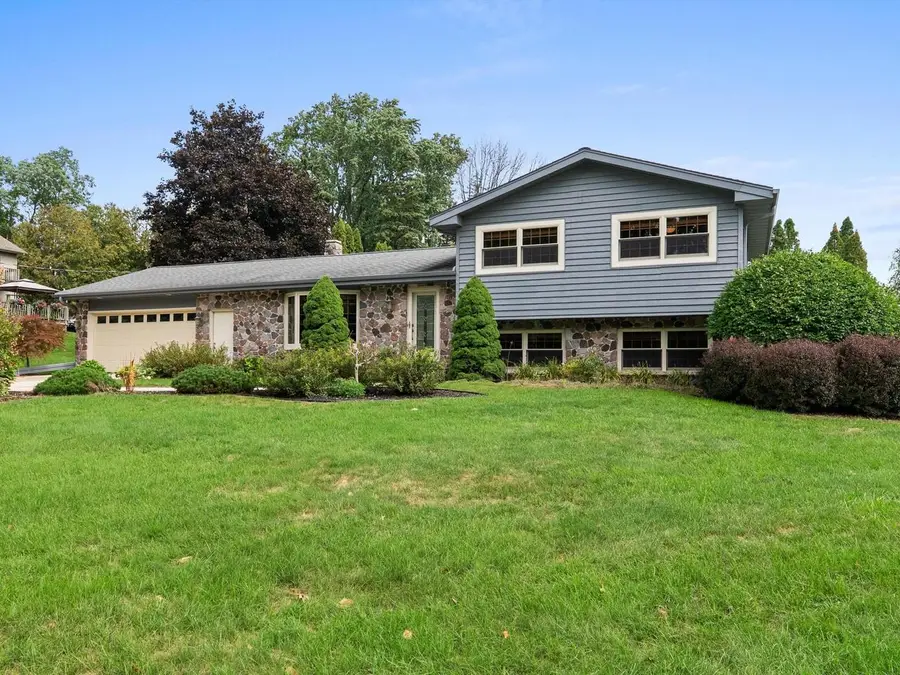 5048 River Heights DRIVE, Manitowoc, WI 54220 - #2