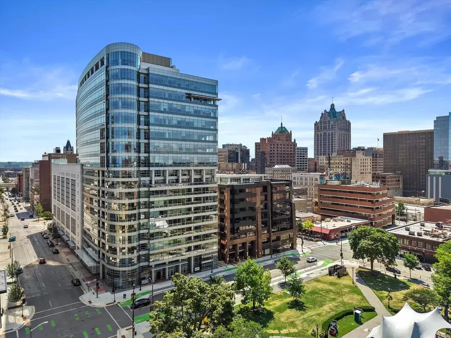 545 E Wells STREET #802, Milwaukee, WI 53202 - #2