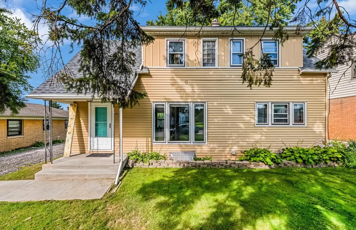 4517 S Kansas AVENUE, Saint Francis, WI 53235 - #1