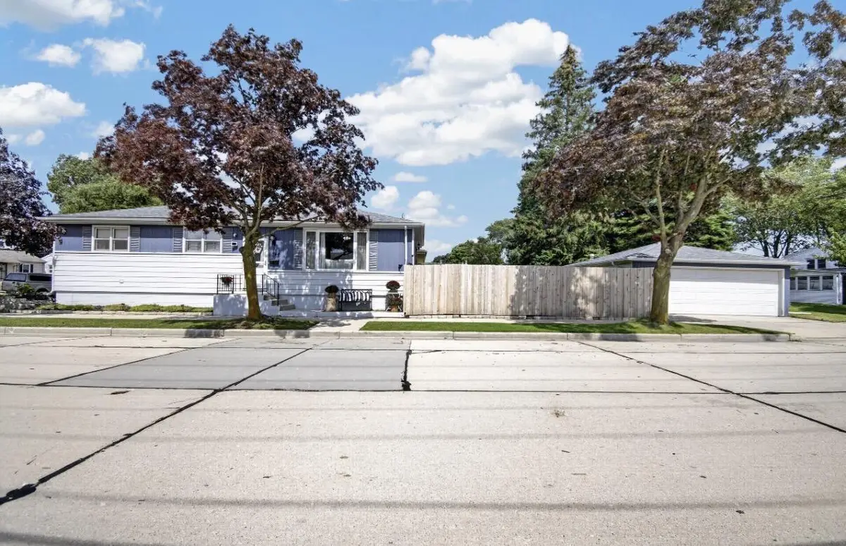 744 Shoreland DRIVE, Racine, WI 53402 - #1