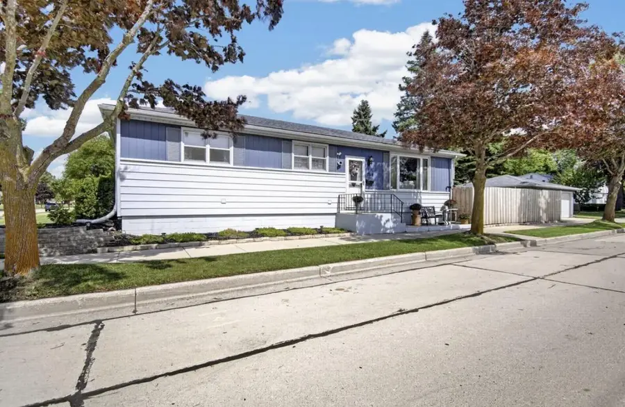 744 Shoreland DRIVE, Racine, WI 53402 - #3
