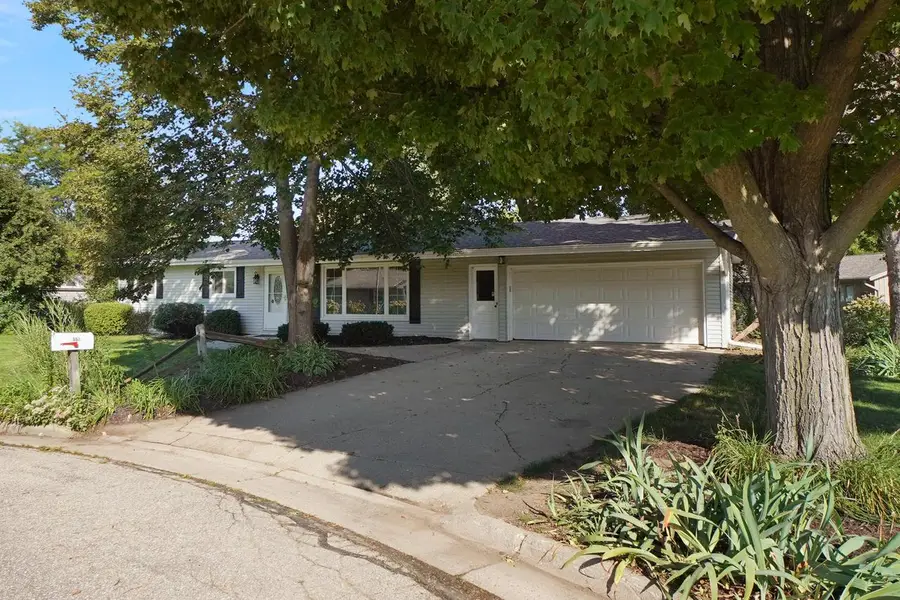 668 Tulip COURT, Oconomowoc, WI 53066 - #2