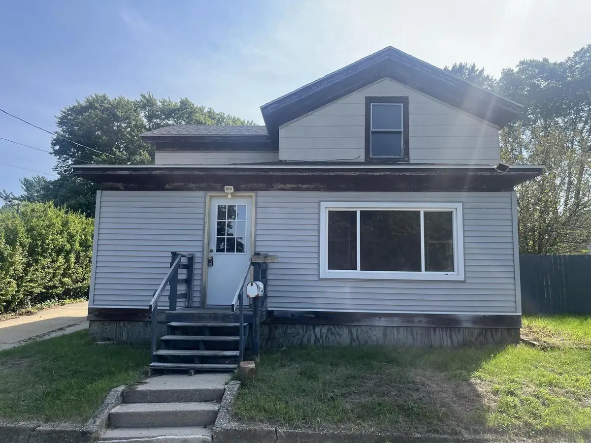 640 N Locust STREET, Reedsburg, WI 53959 - #1