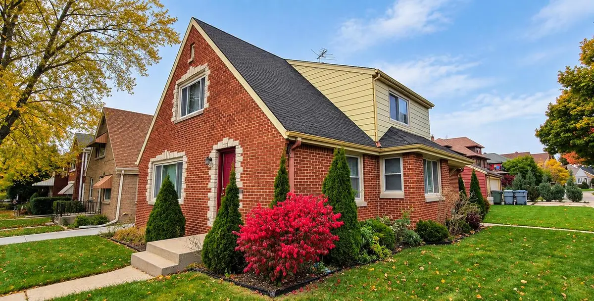 2705 N Carlton PLACE, Milwaukee, WI 53210 - #1