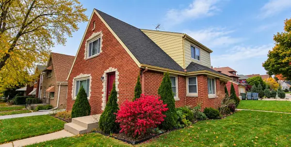 2705 N Carlton PLACE, Milwaukee, WI 53210