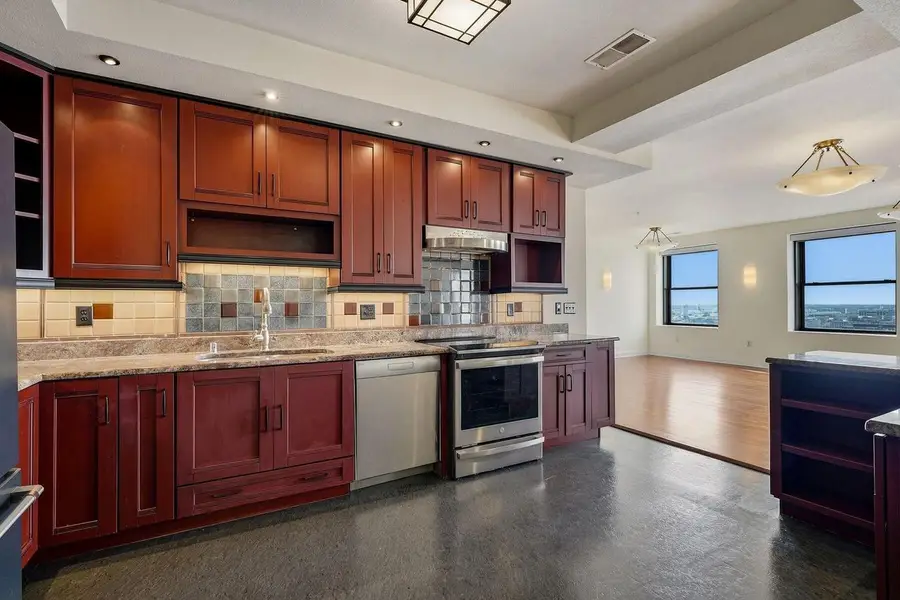 606 W Wisconsin AVENUE #1801, Milwaukee, WI 53203 - #3