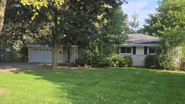 21670 Clarion LANE, Waukesha, WI 53186