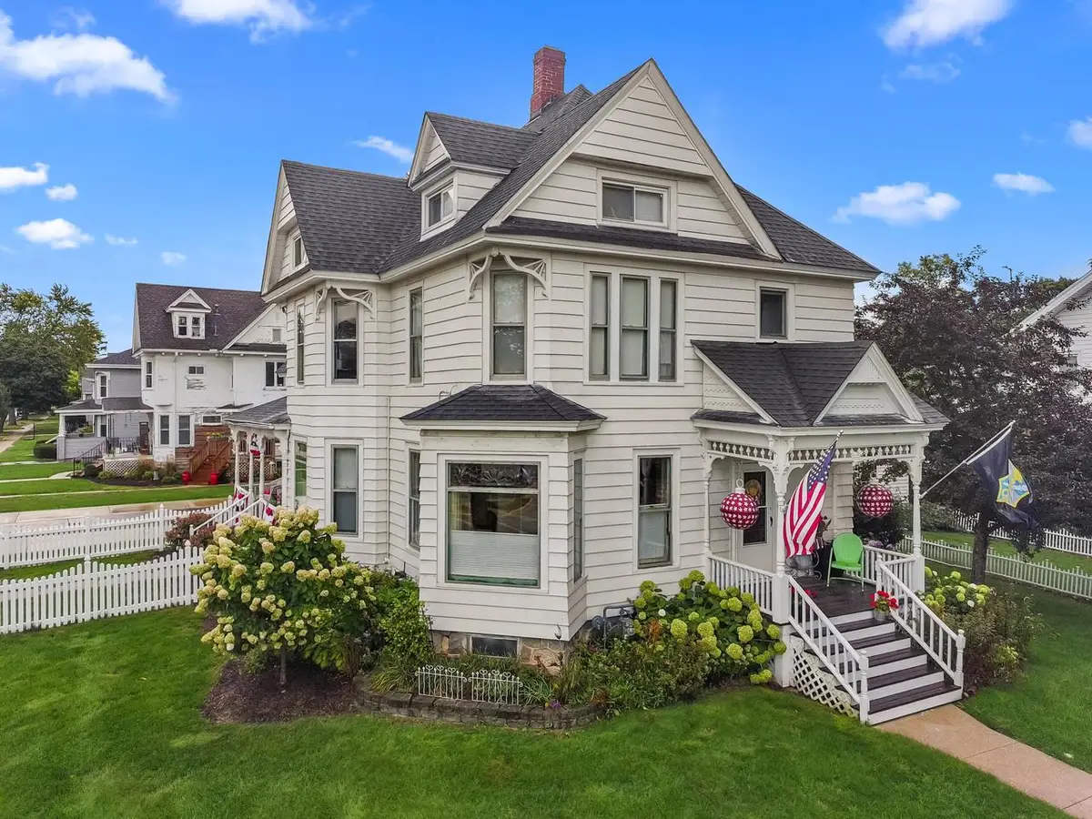 102 E Court STREET, Elkhorn, WI 53121 - #1