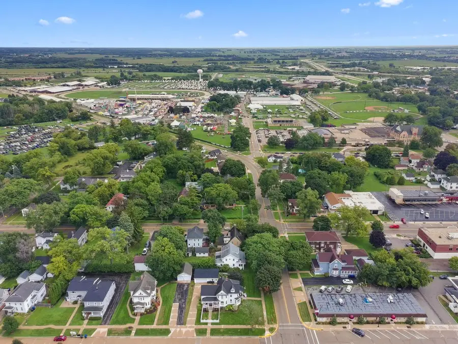 102 E Court STREET, Elkhorn, WI 53121 - #3