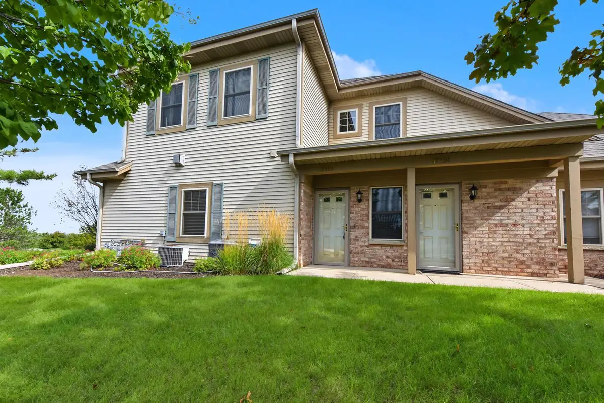 N55W17156 Ravenwood DRIVE #19156, Menomonee Falls, WI 53051 - #1