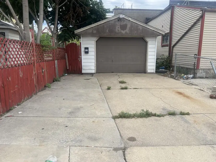 1023 W Greenfield AVENUE, Milwaukee, WI 53204 - #2